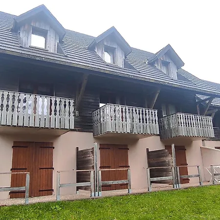 Apartamento Duplex Pour 8 Pers. à Super-besse Avec Piscine - Fr-1-814-170