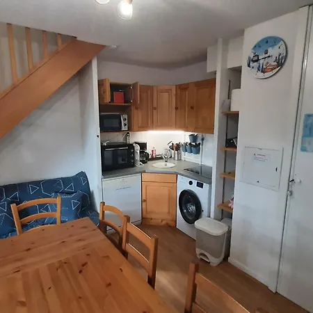 Appartement Duplex Pour 8 Pers. à Super-besse Avec Piscine - Fr-1-814-170 Super-Besse